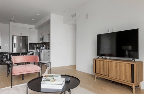 University Heights Apartment | Hip University Heights 2BR w/Courtyard, nr Restaurants, by Blueground