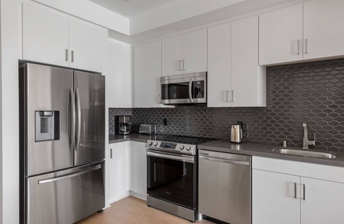 University Heights Apartment | Hip University Heights 2BR w/Courtyard, nr Restaurants, by Blueground