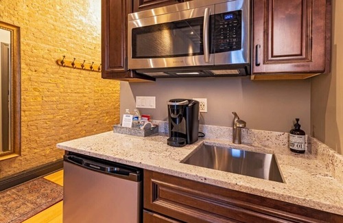 West Dundee Apartment | Hip Urban Loft-Small Town Charm - 124 LOFTS #2