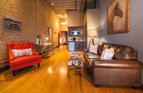 West Dundee Apartment | Hip Urban Loft-Small Town Charm - 124 LOFTS #2