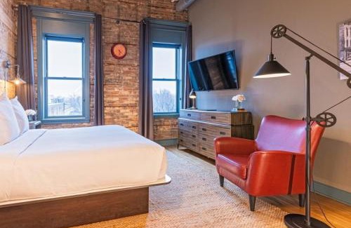 West Dundee Apartment | Hip Urban Loft - Small Town Charm - 124 LOFTS #4
