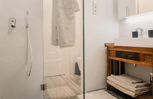 Inner City Budapest Apartment | Hiraeth home