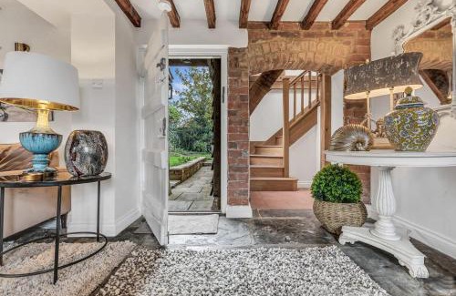 Chipping Campden House | Hiron's Piece - Hot Tub Packages Available