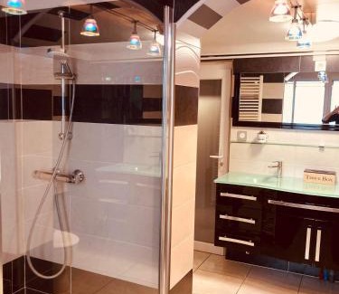 Bezouce Bed & Breakfast | HISTOIRE D'Ô - Les Piscines - Chambres d'hôtes