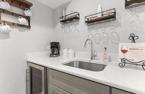 Old Town Alexandria House | Historic 1800's 2BR/2BA Charming Home near King Street
