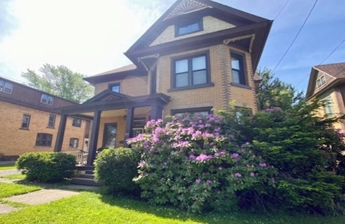 St. Marys House | Historic 1884 Victorian Downstairs Unit. Walk to everything! Close to elk!