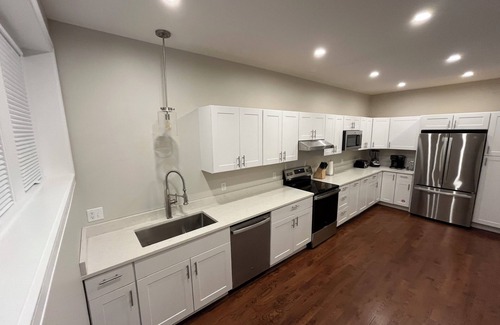 York Harbor House | Historic 1898 Bank, 2025 Renovation! 6Bed/4Bath, Sleep 12, 2 Kitchens, Fire-pit.