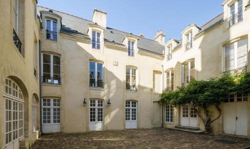 Bayeux Villa | Historic 18th-Century Mansion - 3 BR - Bayeux - Garden & Museums Nearby