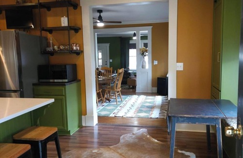 Corsicana Cottage | Historic 3-bedroom craftsman in the Carriage Dist of Corsicana w full kitchen