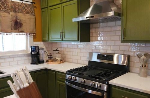 Corsicana Cottage | Historic 3-bedroom craftsman in the Carriage Dist of Corsicana w full kitchen