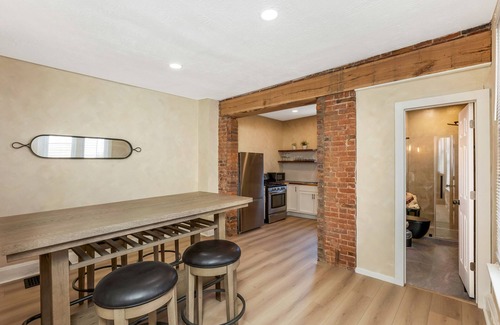 Franklin Park House | Historic 3BR+loft Home Between Franklin Park & East Market w/Private Gate