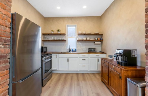 Franklin Park House | Historic 3BR+loft Home Between Franklin Park & East Market w/Private Gate