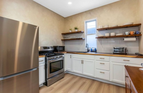 Franklin Park House | Historic 3BR+loft Home Between Franklin Park & East Market w/Private Gate