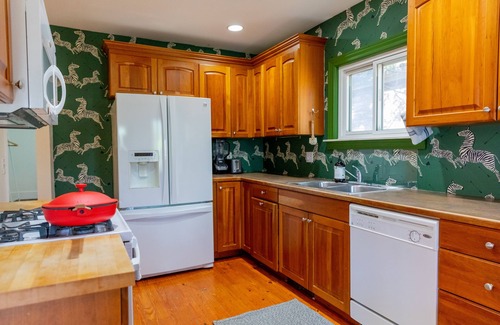 Clarkston Cottage | Historic 4-bedroom cottage with modern updates.