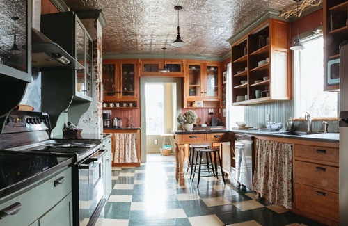 Seaview House | Historic 5 Bdrm Home w/Hot Tub Sleeps 10