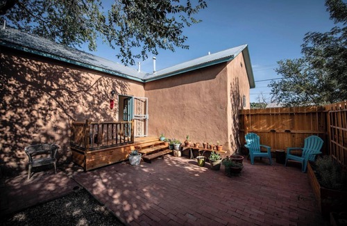 South Guadalupe Trail Cottage | Historic Adobe Home Near Rio Grande/Old Town/Zoo
