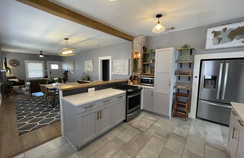 Alta Vista House | Historic Alta Vista Home-2bd 2ba + Office