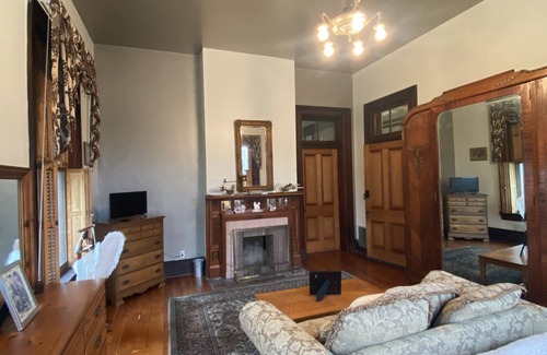 Glasgow House | Historic and Inspirational Mansion in quaint MO river town!