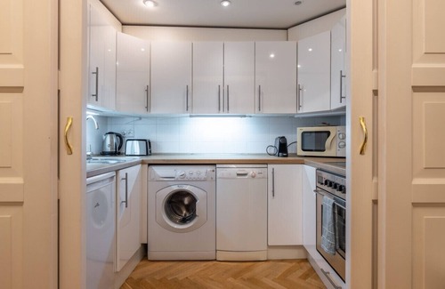 Vinohrady Apartment | Historic apartment close to Square of Peace