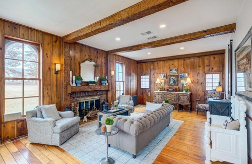 Brookfield House | Historic Brookfield Farm Home about 14 Mi to Milwaukee