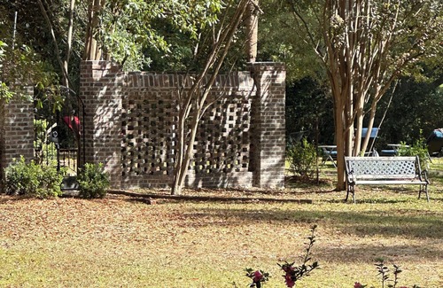 Stateburg Cottage | Historic Brookland Plantation Guest House - The Magnolia Cottage