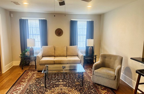 Humble House | Historic Bungalow! 2bed, 2bath, 2den, Downtown Humble, IAH 8min!
