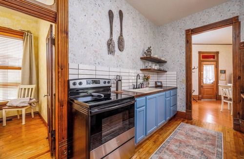 Chariton House | Historic Bungalow in Chariton, Sleeps 5, Pets Ok, Single Level