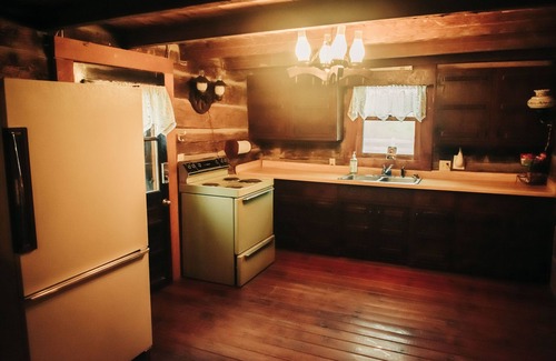 Shawanee House | Historic Cabin on the Tolliver Manor