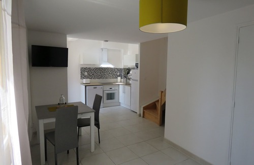 Saint-Gilles Apartment | Historic center apartment with terrace at the door of the Camargue