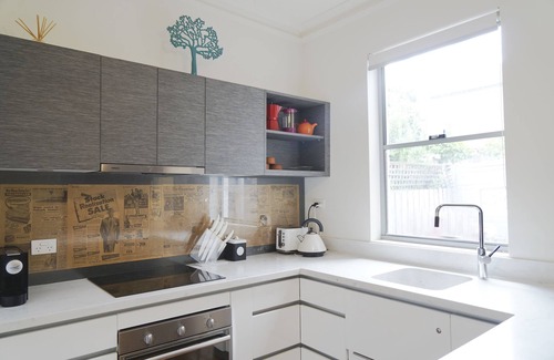 Launceston CBD House | Historic Central Launceston Getaway: 5 mins from Charles St. Cafe's
