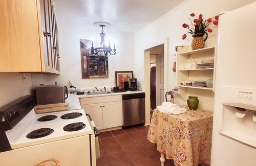 Harleston Village Apartment | Historic Charleston Gem