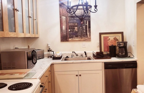 Harleston Village Apartment | Historic Charleston Gem