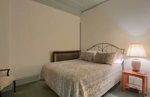 Ranshaw Bed & Breakfast | Historic Charm/2BR/Kitchen/Free Parking