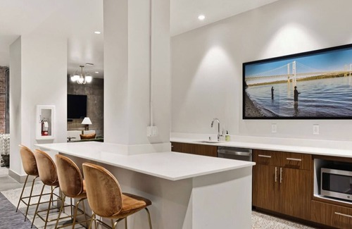 New Tacoma Apartment | Historic Charm meets Modern comfort - Downtown Tacoma