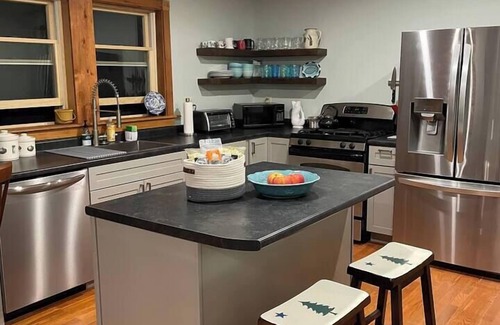 Newcastle Apartment | Historic charm, Modern amenities, Walk downtown