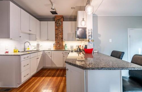 German Village House | Historic Comfy German Village Haus Sleeps6petsok