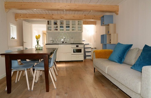 Andijk Cottage | historic cottage in scenic Dutch landscape at IJsselmeer