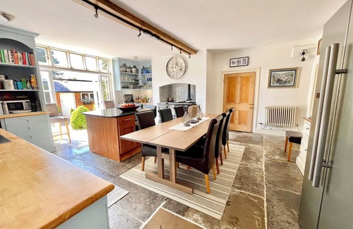 Worton House | Historic country house with grass tennis court - ideal for entertaining