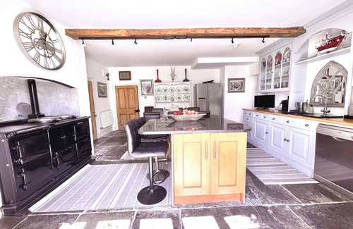 Worton House | Historic country house with grass tennis court - ideal for entertaining
