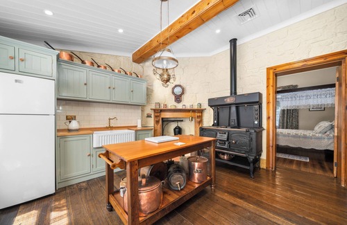 Colebrook Cottage | Historic Court House and Gardens