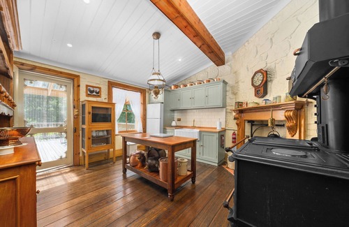 Colebrook Cottage | Historic Court House and Gardens