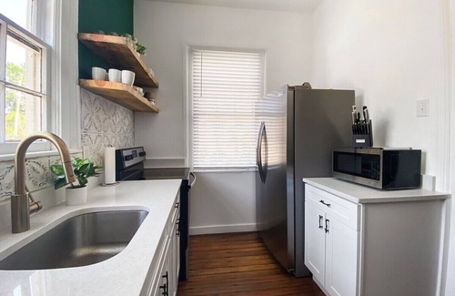 Kayton - Frazier Area House | Historic District Gem I Walk to Forsyth Park & Downtown