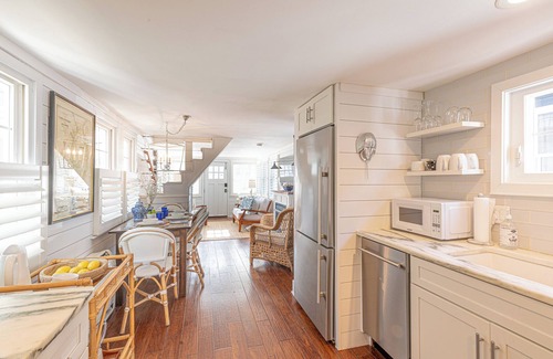 Riviera House | Historic Dollhouse by the Bay: Walk to Beach & Boardwalk!