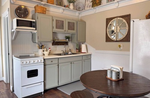 Nauvoo Apartment | Historic Downtown Nauvoo | Temple Walk & Parking