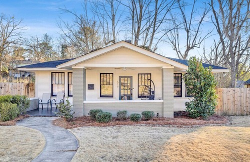 Crestline Heights House | Historic family getaway mins from downtown