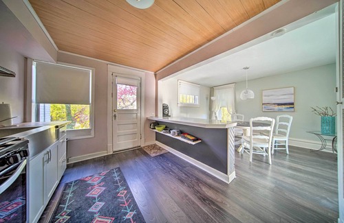 Erie Apartment | Historic Family Home 2 Mi to Lake Erie & Zoo!