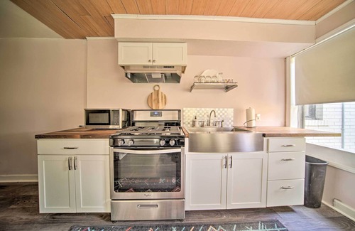 Erie Apartment | Historic Family Home 2 Mi to Lake Erie & Zoo!