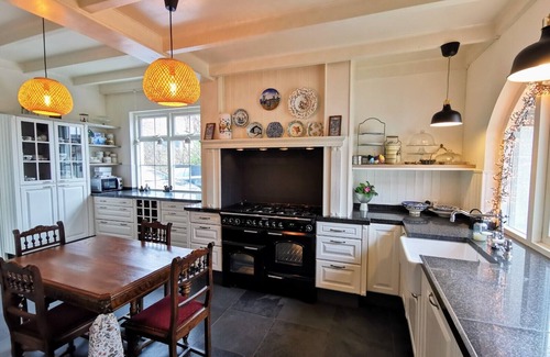 Geldermalsen Other | Historic farmhouse with garden, centrally located in NL near beautiful town of Buren 6p