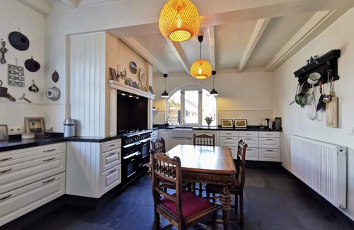 Geldermalsen Other | Historic farmhouse with garden, centrally located in NL near beautiful town of Buren 6p