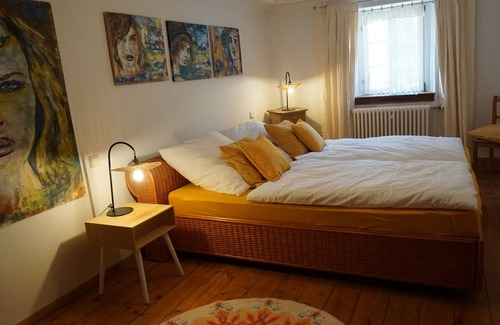 Rhodt unter Rietburg Other | Historic farmhouse in the village center. Family-friendly. Pet friendly!